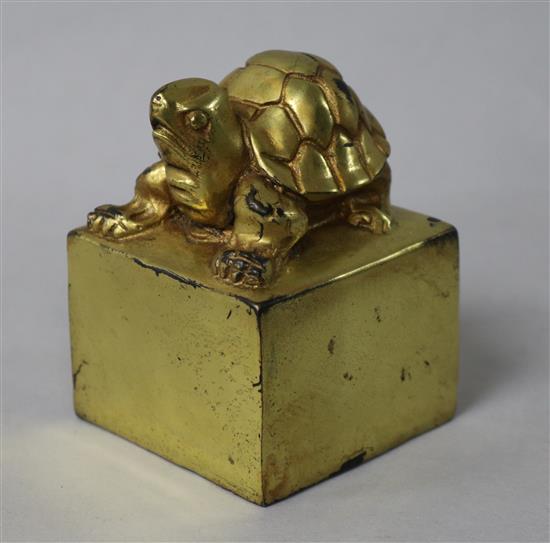 A gilt metal seal